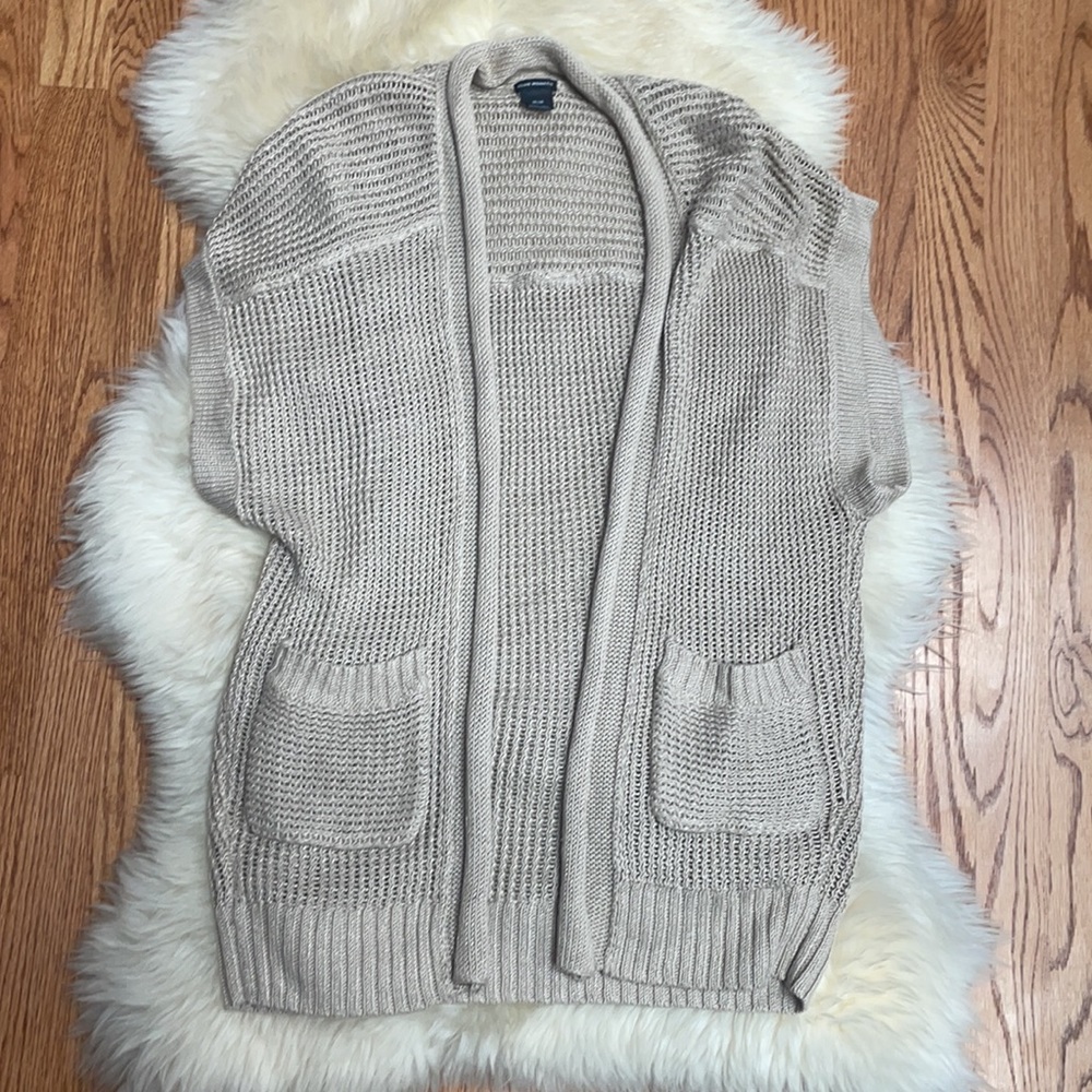 Club Monaco | M tan short sleeve cardigan with pockets - Picture 3 of 5